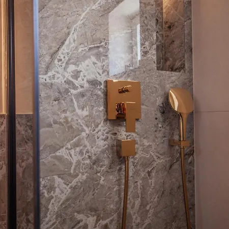 Kira Hvar * Χβαρ